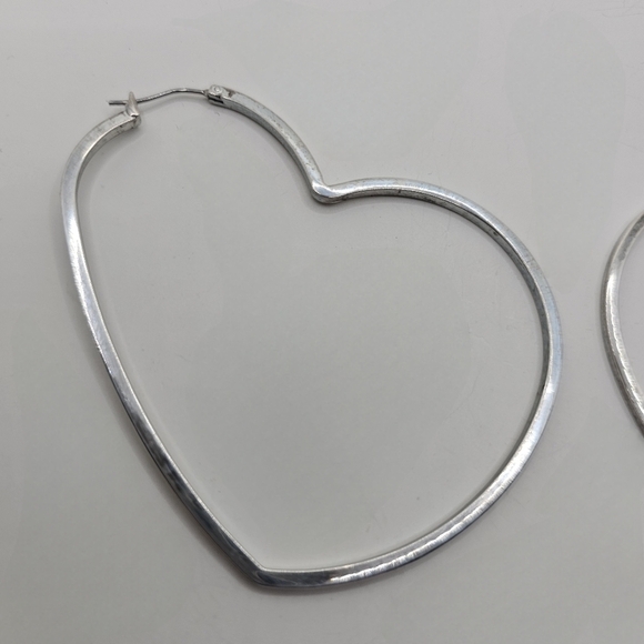 ⭐️40% Off⭐️ Steel by Design Flat Heart Hoop Earrings - Picture 4 of 5